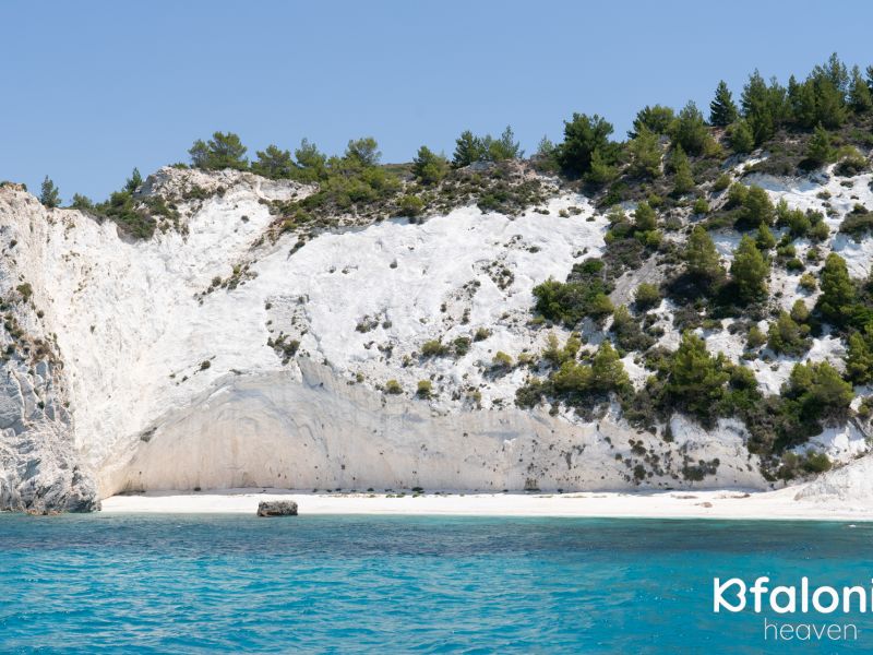 paralia asproi vraxoi 04 6a8213fe