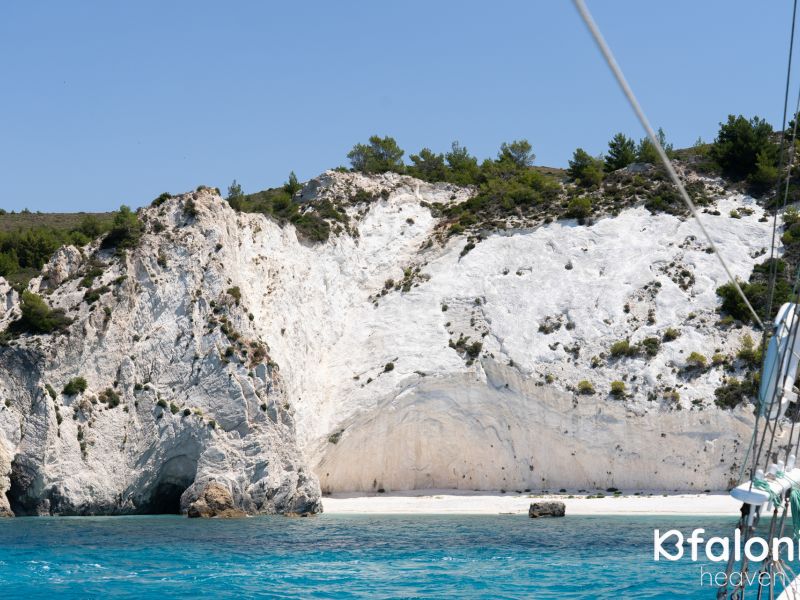 paralia asproi vraxoi 02 cf83e69a